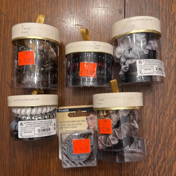 Large lot of hair accessories all NWT! Headscarves, head bands, & Scrunchies! - Picture 10 of 10